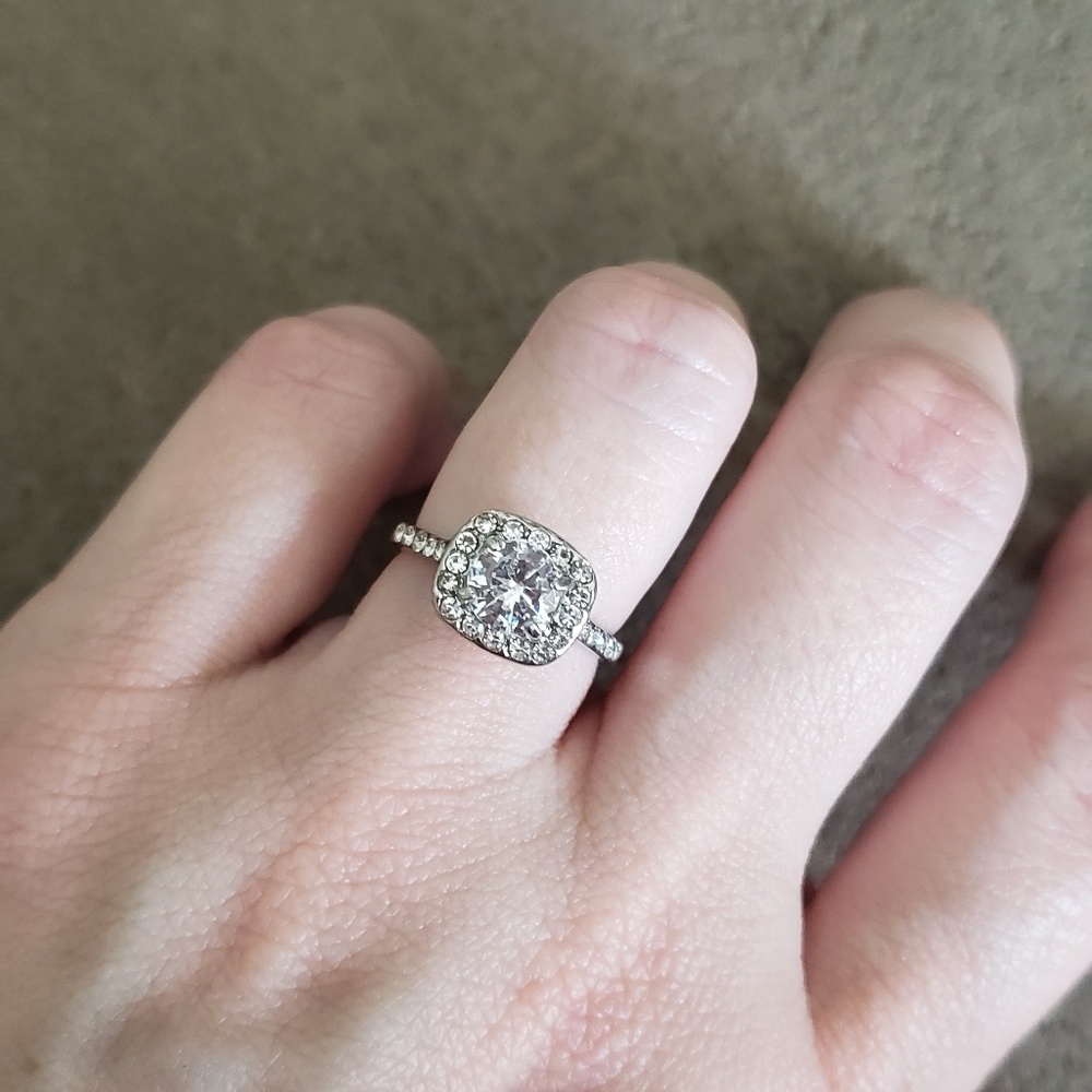 Big Cubic Zirconia Ring Fashion Wedding Jewelry - Picture 6 of 7
